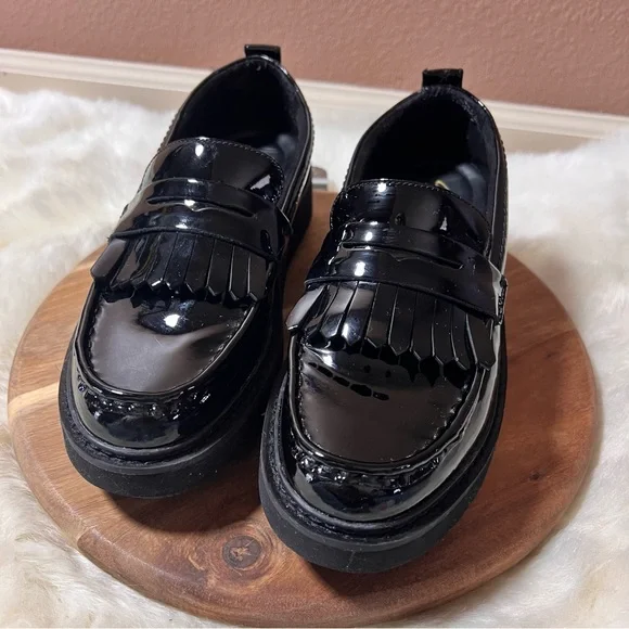 Clarks Black Patent Leather Loafers with Fringe Detail Size 6.5 - Picture 7 of 11
